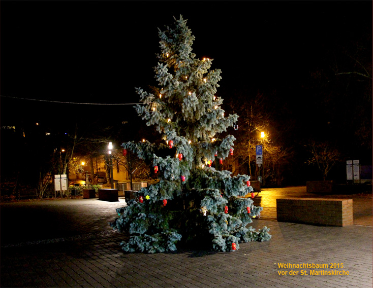 Weihnachtsbaum 2015 vor der St. Martinskirche