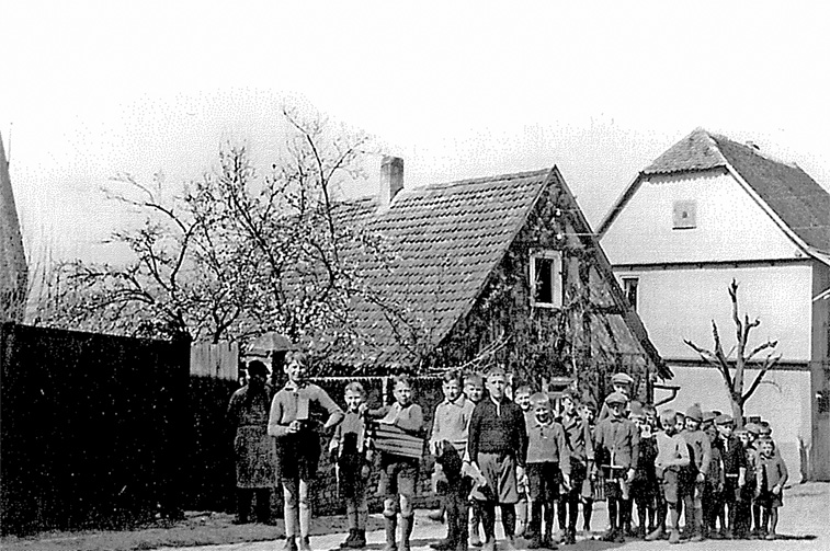 Hornauer Klapperbuben auf einem Foto aus den 1920er-Jahren
