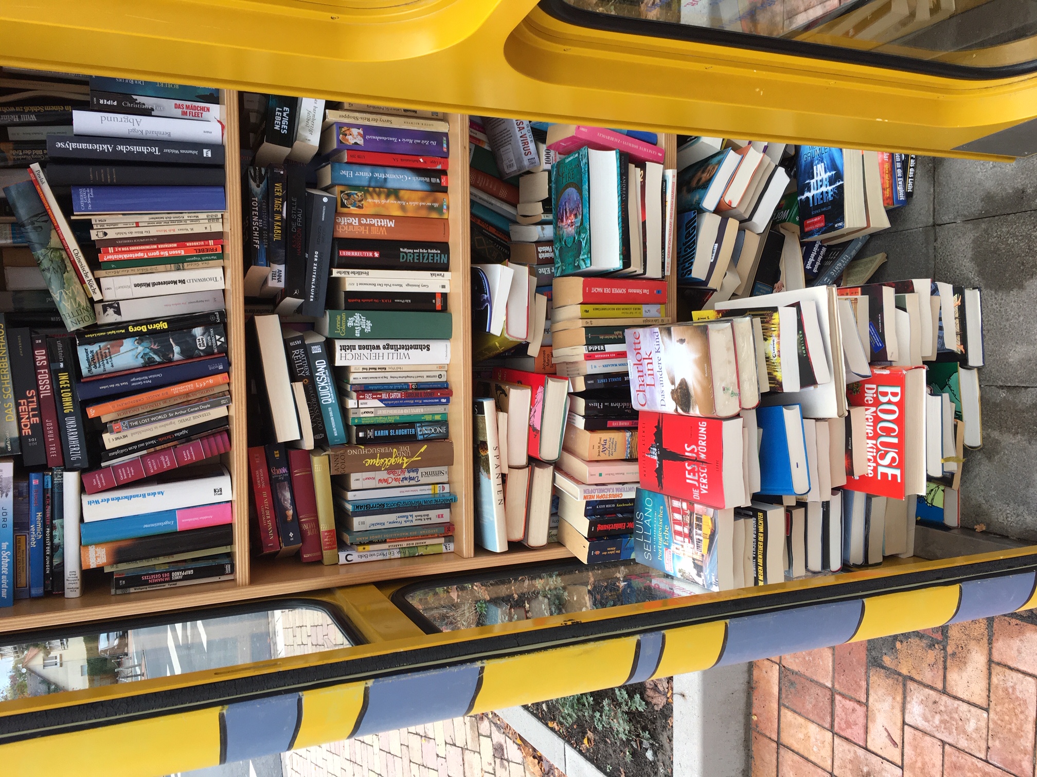 Bücherschrank