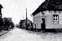 Blickpunkt an der Kreuzung Hornauer Straße/Auf der Herrnmauer: das Gasthaus "Zum Taunus-Hirsch", hier in einer Ansicht aus dem Jahr 1942.