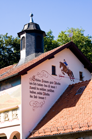 Gemälde von Alois Steyer: Kapelle mit Linde und Kuhfuhrwerk.