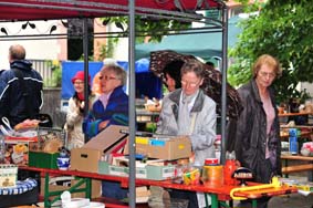 Trödelmarkt beim Hornauer Brückenfest