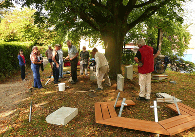 Neue Rundbank am Hornauer Bergfriedhof