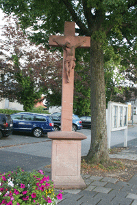 Foto Steinkreuz in der Ortsmitte