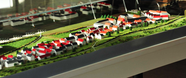 Straßenmodell 1873 mit Besuchern
